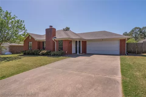 2205 Meadow Ln, Barling, AR 72923 photo 2