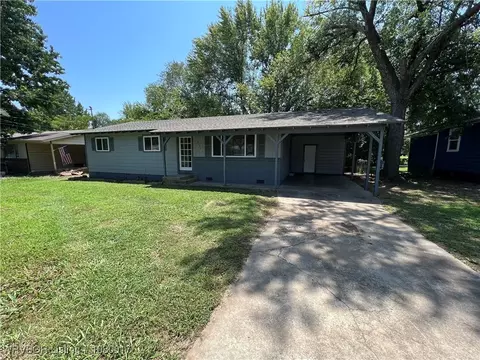 2112 Poplar St, Van Buren, AR 72956