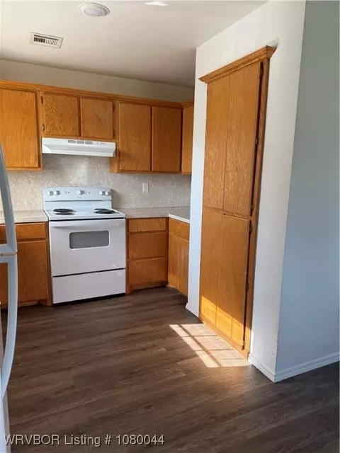 Kitchen - 200 E Scott Ave, Sallisaw, OK 74955 photo 2 of 2