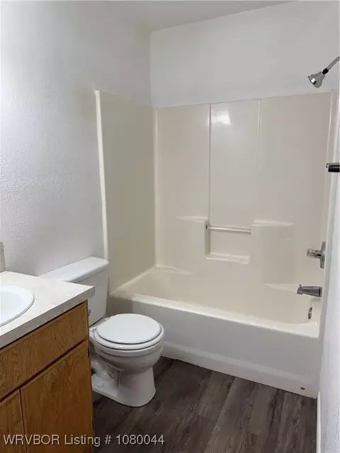 Bath - 200 E Scott Ave, Sallisaw, OK 74955 photo 1 of 2