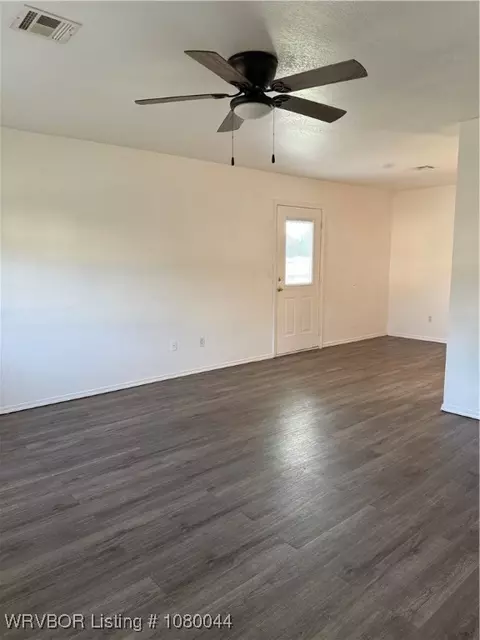 Living - 200 E Scott Ave, Sallisaw, OK 74955 photo 1 of 1