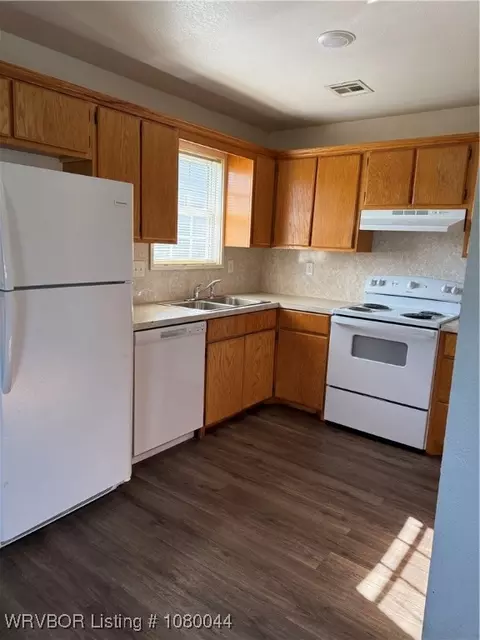 Kitchen - 200 E Scott Ave, Sallisaw, OK 74955 photo 1 of 2