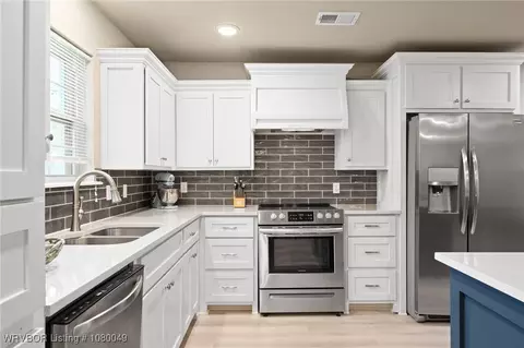Kitchen - 3100 Edinburgh Dr, Fort Smith, AR 72908 photo 3 of 3