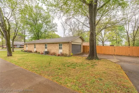 Exterior - 3100 Edinburgh Dr, Fort Smith, AR 72908 photo 5 of 5