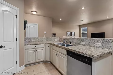 Kitchen - 5302 Labelle Ct, Fort Smith, AR 72903 photo 4 of 4