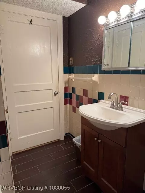 Bath - 1415 N 38th St, Fort Smith, AR 72904 photo 4 of 5