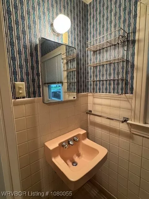 Bath - 1415 N 38th St, Fort Smith, AR 72904 photo 1 of 5
