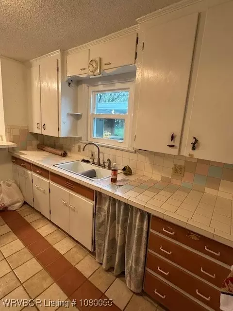 Kitchen - 1415 N 38th St, Fort Smith, AR 72904 photo 2 of 3