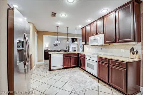 Kitchen - 2208 Joyce Dr, Lavaca, AR 72941 photo 2 of 3