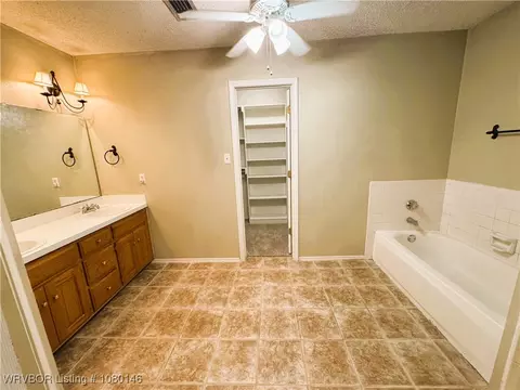 Bath - 9506 Londonderry Ct, Fort Smith, AR 72908 photo 2 of 5