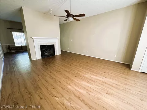 Living - 9506 Londonderry Ct, Fort Smith, AR 72908 photo 3 of 4