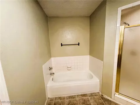 Bath - 9506 Londonderry Ct, Fort Smith, AR 72908 photo 3 of 5
