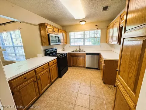 Kitchen - 9506 Londonderry Ct, Fort Smith, AR 72908 photo 1 of 2