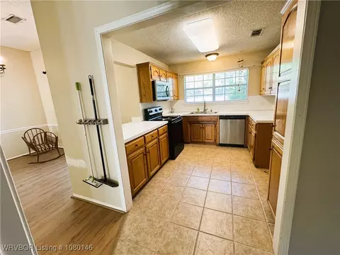 Kitchen - 9506 Londonderry Ct, Fort Smith, AR 72908 photo 2 of 2