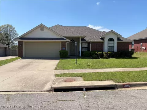 2515 Elfen Gln, Van Buren, AR 72956