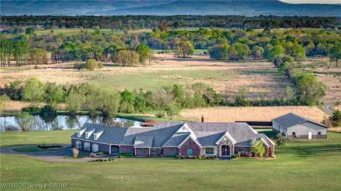 29333 Country Ln, Poteau, OK 74953