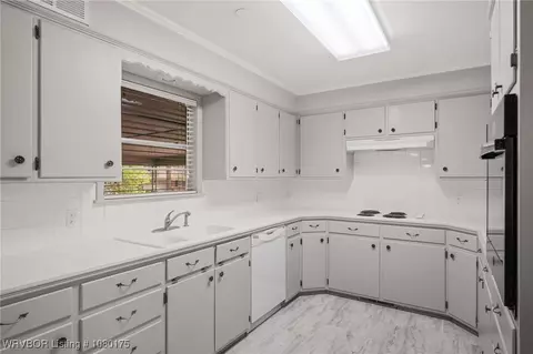 Kitchen - 1815 S 71st St, Fort Smith, AR 72903 photo 2 of 3