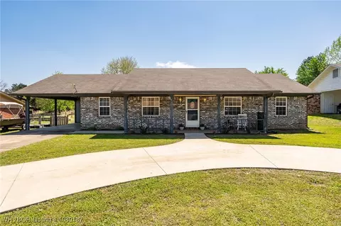 425 Eastgate Dr, Charleston, AR 72933
