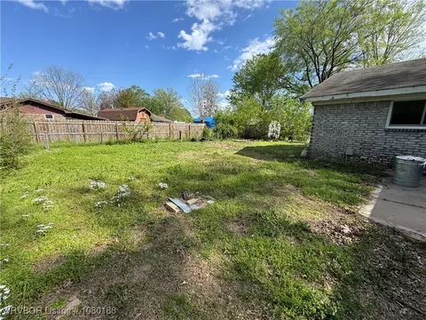Exterior - 3213 92nd St, Fort Smith, AR 72903 photo 4 of 5