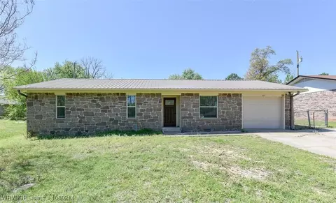 107 Price St, Roland, OK 74954