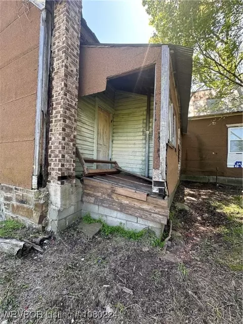 Exterior - 205 Smitherman St, Altus, AR 72821 photo 5 of 7
