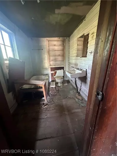 Bath - 205 Smitherman St, Altus, AR 72821 photo 1 of 1