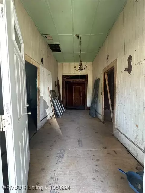 Entry Way - 205 Smitherman St, Altus, AR 72821 photo 1 of 3