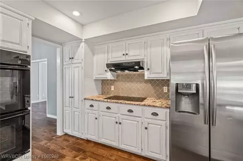 Kitchen - 2605 Ramsgate Way, Fort Smith, AR 72908 photo 3 of 4