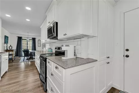 Kitchen - 1502 Heather Cir, Barling, AR 72923 photo 2 of 3