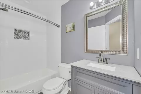 Bath - 1502 Heather Cir, Barling, AR 72923 photo 3 of 3