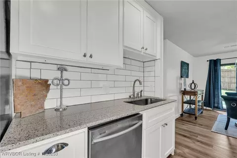 Kitchen - 1502 Heather Cir, Barling, AR 72923 photo 3 of 3