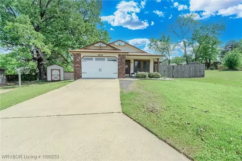 Exterior - 1502 Heather Cir, Barling, AR 72923 photo 2 of 5