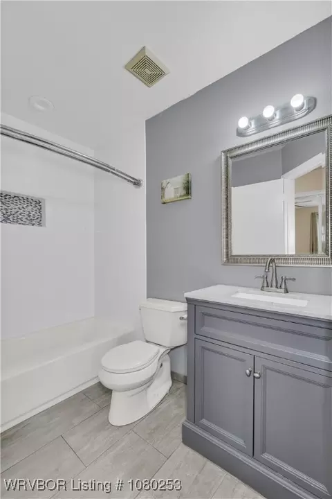 Bath - 1502 Heather Cir, Barling, AR 72923 photo 2 of 3