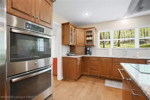 Kitchen - 517 Ross Hampton Rd, Hackett, AR 72937 photo 4 of 6