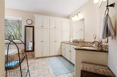 Bath - 517 Ross Hampton Rd, Hackett, AR 72937 photo 1 of 7