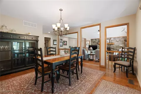 Dining - 517 Ross Hampton Rd, Hackett, AR 72937 photo 2 of 2
