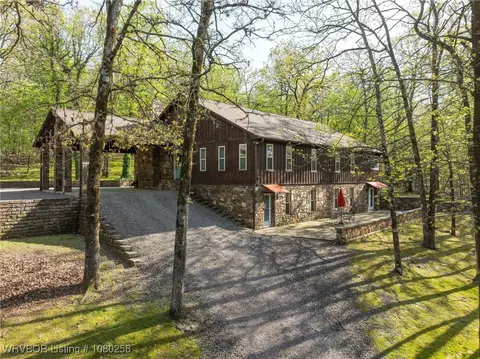 517 Ross Hampton Rd, Hackett, AR 72937