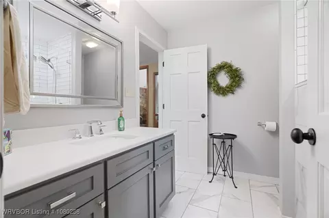Bath - 517 Ross Hampton Rd, Hackett, AR 72937 photo 6 of 7