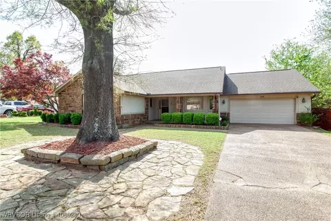 209 N 33rd Cir, Fort Smith, AR 72903 photo 3