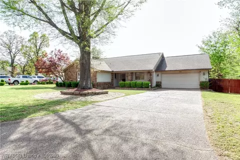 209 N 33rd Cir, Fort Smith, AR 72903 photo 2