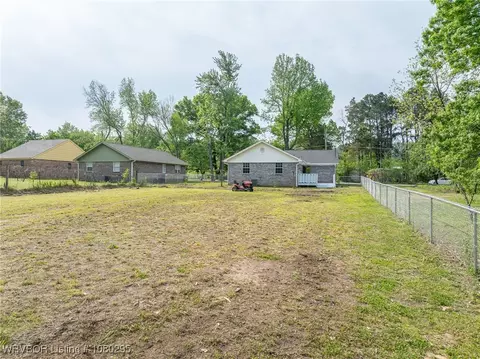 Exterior - 203 E Brown St, Paris, AR 72855 photo 11 of 12