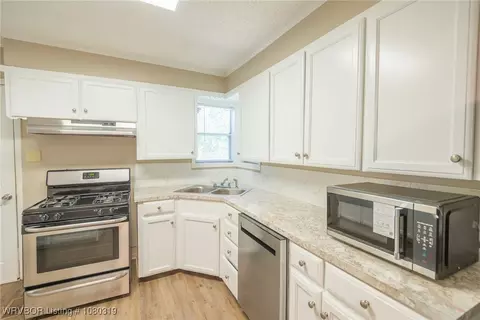 Kitchen - 1224 School St, Fort Smith, AR 72908 photo 3 of 4
