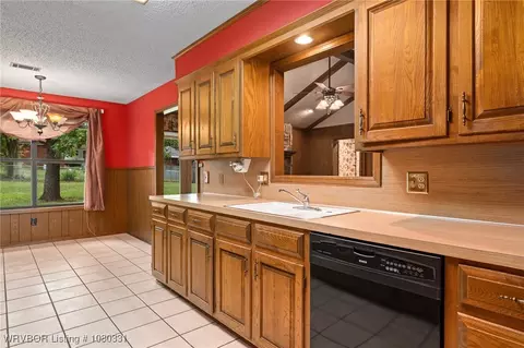 Kitchen - 8013 Yorktown Rd, Fort Smith, AR 72903 photo 2 of 4