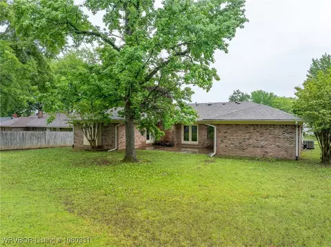 Exterior - 8013 Yorktown Rd, Fort Smith, AR 72903 photo 4 of 6