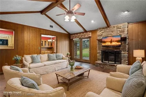 Living - 8013 Yorktown Rd, Fort Smith, AR 72903 photo 6 of 9