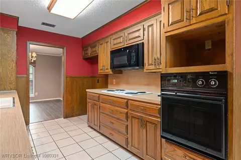 Kitchen - 8013 Yorktown Rd, Fort Smith, AR 72903 photo 4 of 4