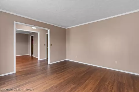 Living - 8013 Yorktown Rd, Fort Smith, AR 72903 photo 4 of 9