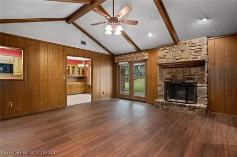 Living - 8013 Yorktown Rd, Fort Smith, AR 72903 photo 7 of 9