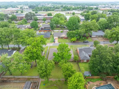View/Area - 8013 Yorktown Rd, Fort Smith, AR 72903 photo 2 of 4