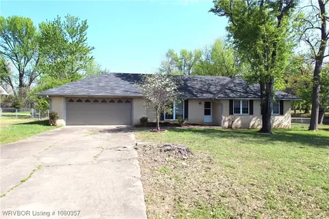 916 Young St, Alma, AR 72921
